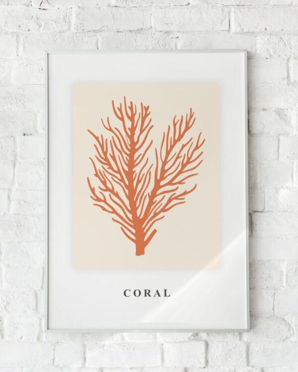 Plakat med stiliseret koralmotiv i rød på lys baggrund – "Coral".