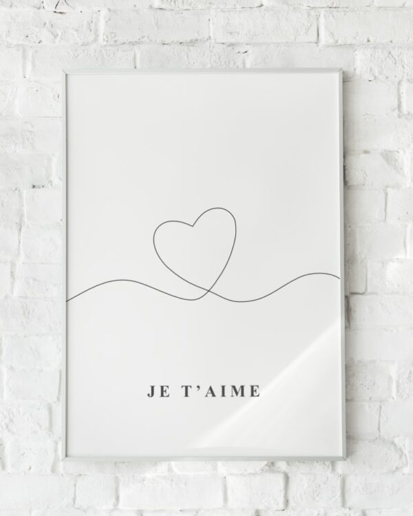 Minimalistisk plakat med et enkelt hjerte og teksten "Je t'aime".