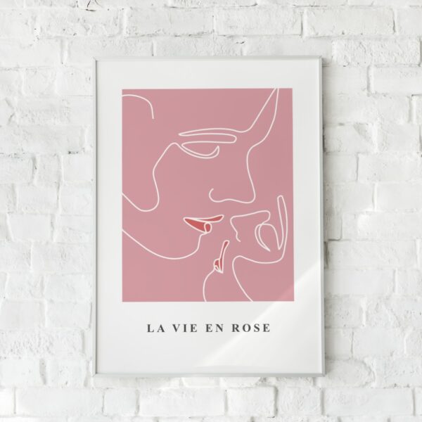 Minimalistisk plakat med to ansigter i bløde rosa toner.