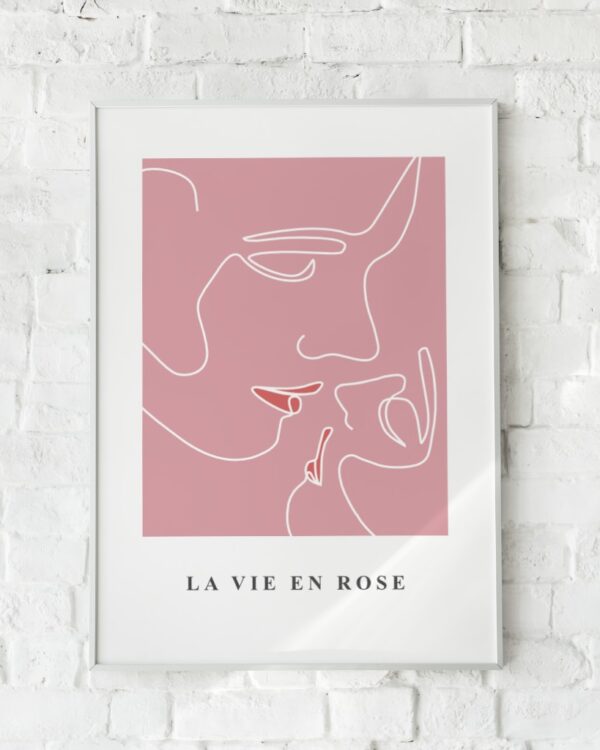 Minimalistisk plakat med to ansigter i bløde rosa toner.