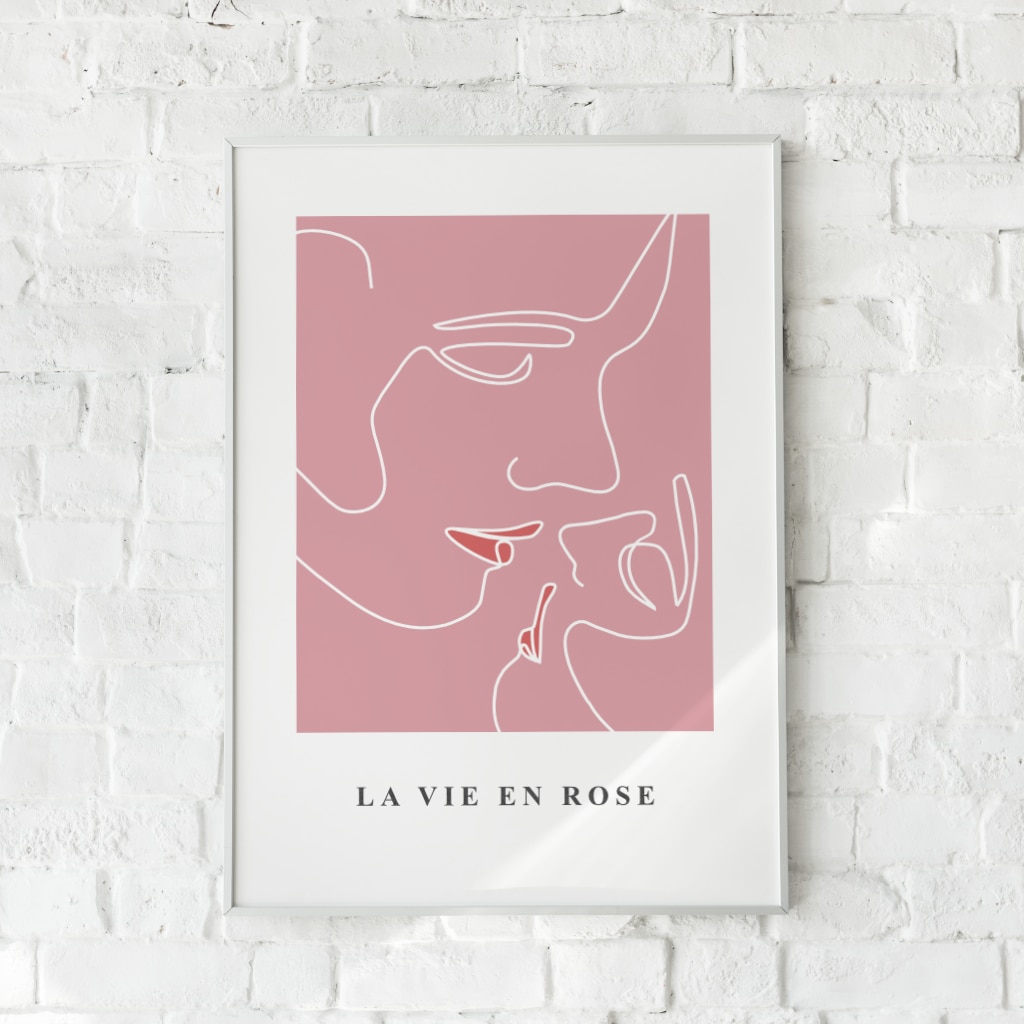 Minimalistisk plakat med to ansigter i bløde rosa toner.
