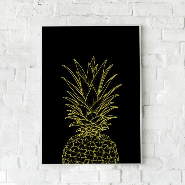 Neon-inspireret plakat med en stiliseret ananas i gule linjer på en sort baggrund. Perfekt til en tropisk og moderne indretning.