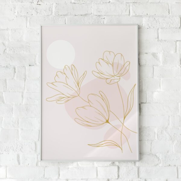 Plakat med guldlinjerede blomster på blid rosa baggrund – "Blossom".