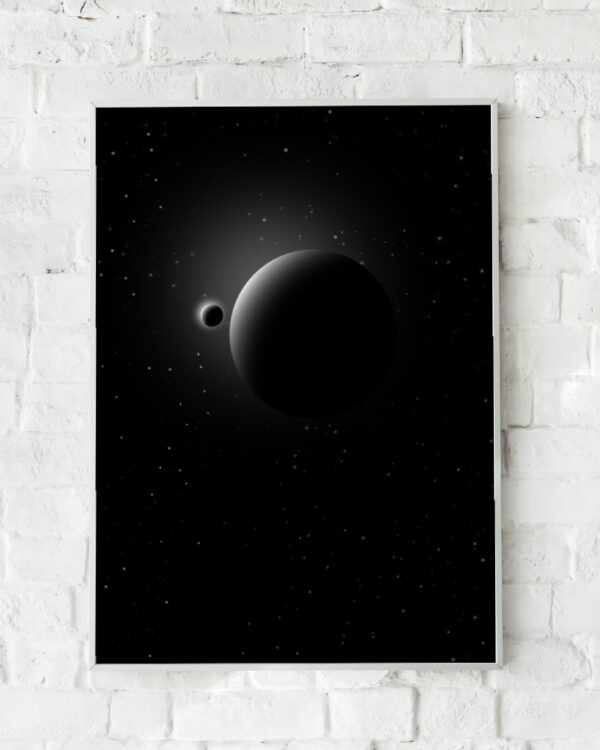 Sort-hvid plakat med en dramatisk solformørkelse omgivet af en stjernehimmel. En minimalistisk og stemningsfuld vægdekoration.