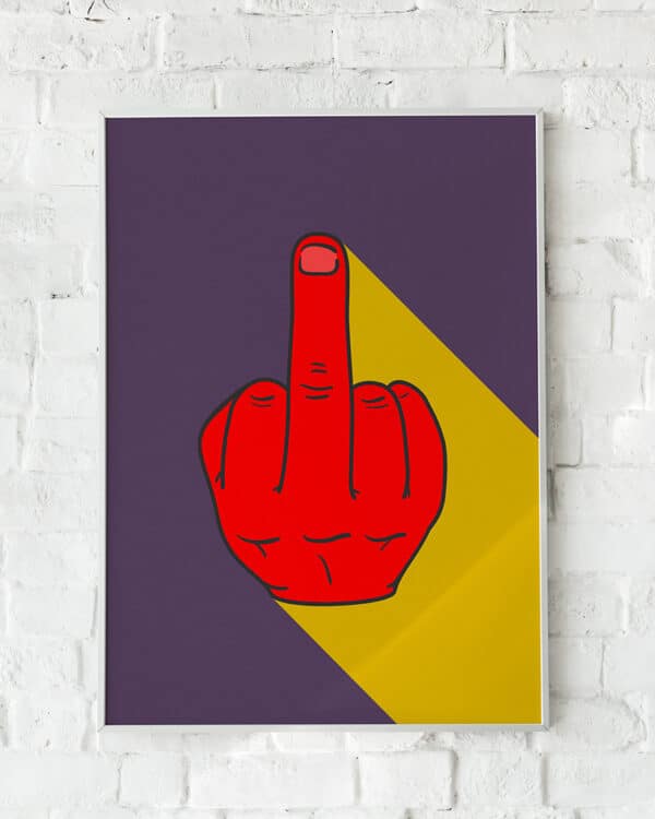 Provokerende plakat med en rød fuckfinger på en lilla baggrund. En humoristisk og selvironisk statement-plakat.