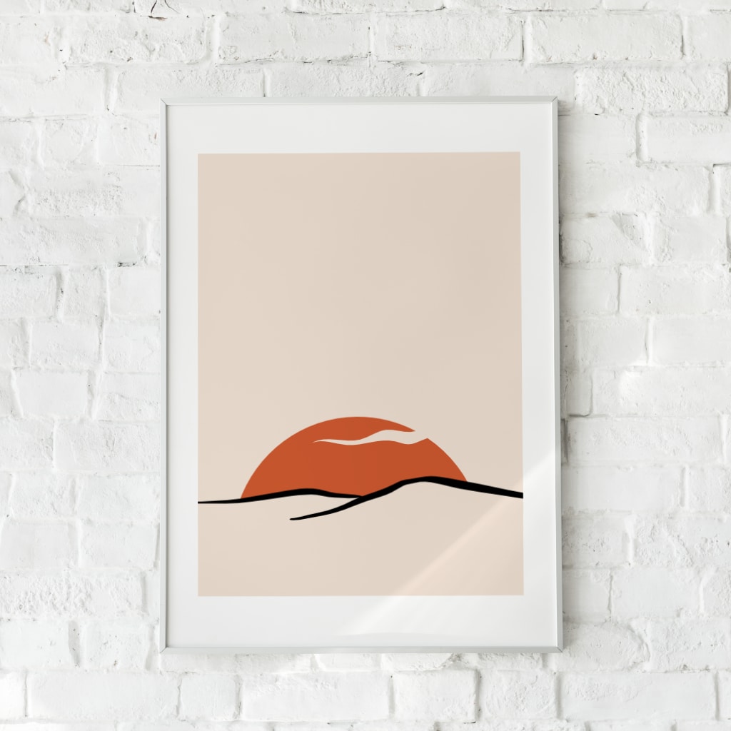 Plakat med en brændt orange sol bag stiliserede bjerglinjer.