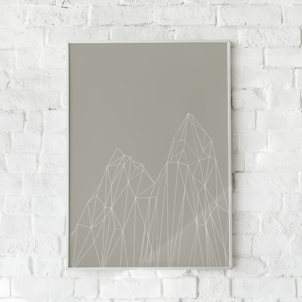 Minimalistisk plakat med geometriske bjerglinjer på en afdæmpet grå baggrund. Perfekt til nordisk indretning.