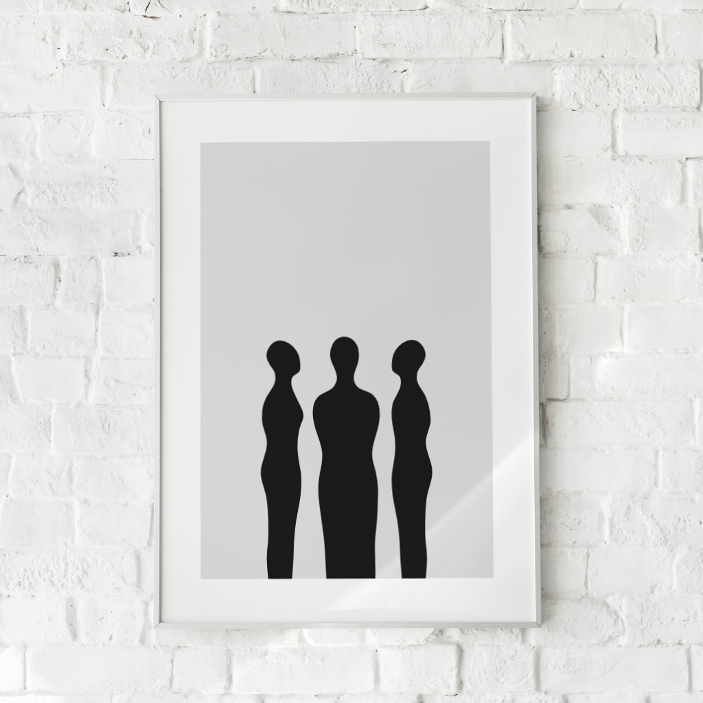 Minimalistisk plakat med tre sorte silhuetfigurer på en neutral baggrund.