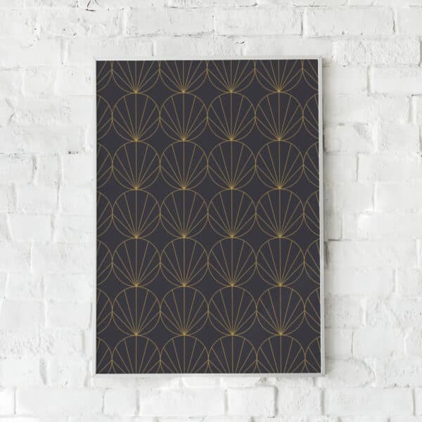 Geometrisk plakat med gyldne linjer på mørkegrå baggrund – "Art Deco". En luksuriøs og tidløs vægdekoration.