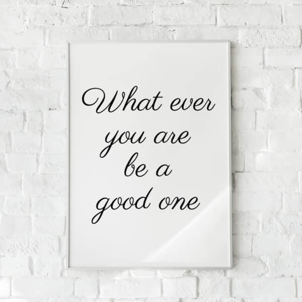 Minimalistisk plakat med inspirerende citat i sort kursiv på hvid baggrund – "Be a Good One".