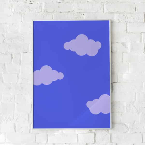 Minimalistisk plakat med bløde skyer på blå baggrund – "Cloudy Sky".