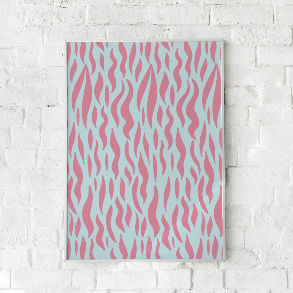 Abstrakt plakat med flydende former i bløde rosa og lyseblå toner. En moderne vægdekoration med et legende og harmonisk design.