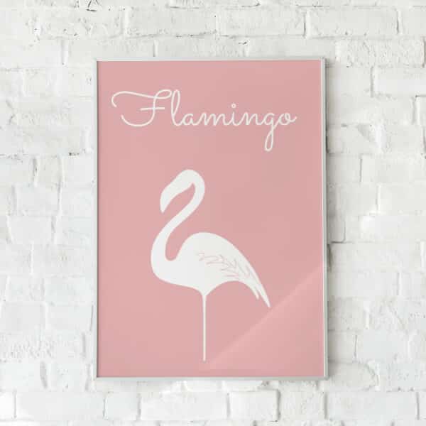 Minimalistisk plakat med en hvid flamingo på en sart lyserød baggrund. Perfekt til moderne og skandinavisk indretning.
