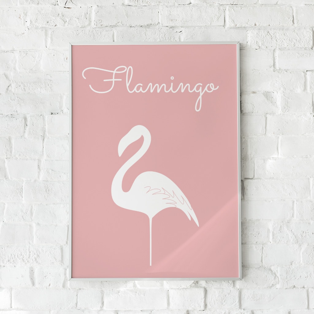 Minimalistisk plakat med en hvid flamingo på en sart lyserød baggrund. Perfekt til moderne og skandinavisk indretning.