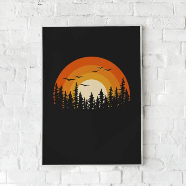Stemningsfuld plakat med en skovsilhuet og en solnedgang i varme orange og gule toner. Skaber en følelse af ro og natur.
