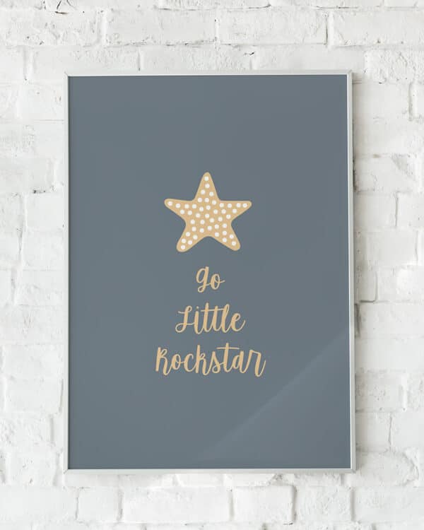Motiverende børneplakat med en stjerne og teksten "Go Little Rockstar".