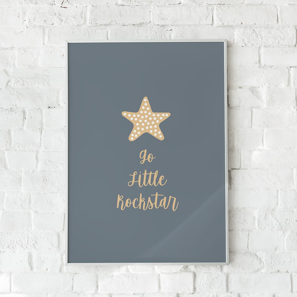 Motiverende børneplakat med en stjerne og teksten "Go Little Rockstar".