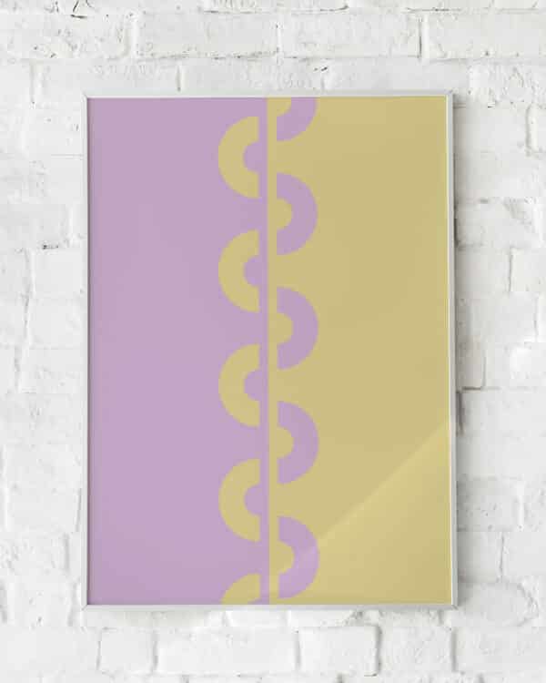 Minimalistisk plakat i lilla og guldfarver med geometriske mønstre.
