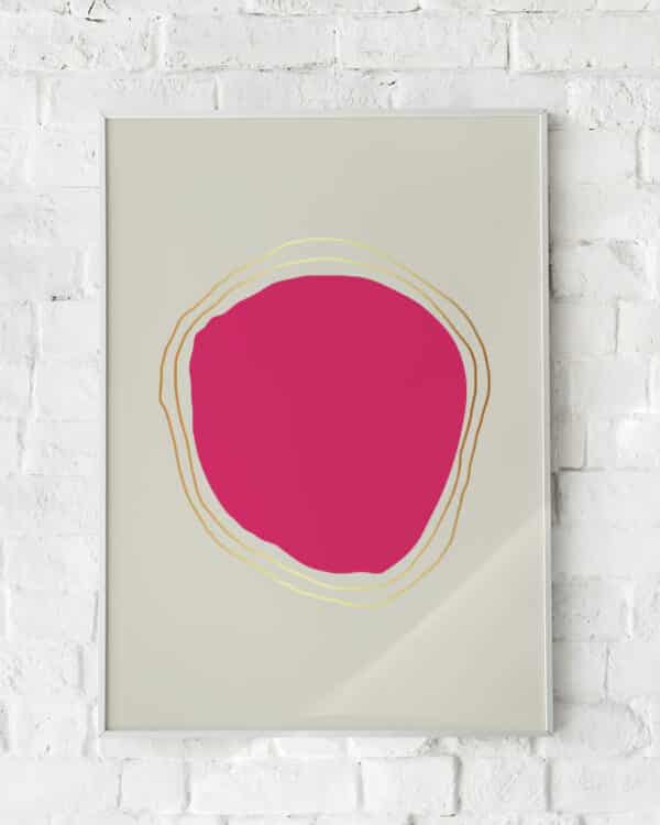 Abstrakt plakat med en pink organisk form omgivet af gyldne linjer.