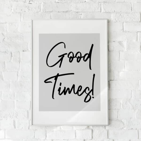 Minimalistisk plakat med håndskrevet tekst "Good Times" på en lys grå baggrund.