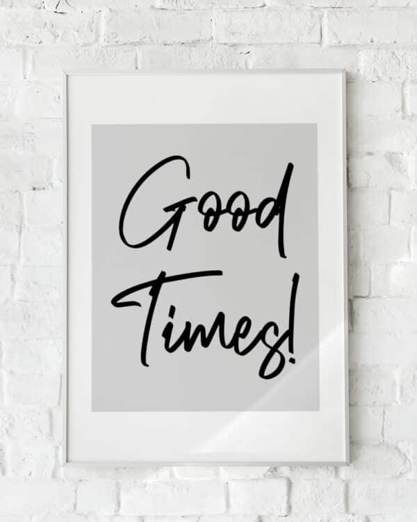 Minimalistisk plakat med håndskrevet tekst "Good Times" på en lys grå baggrund.