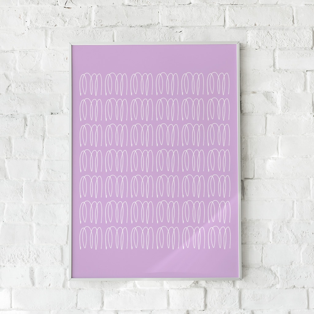 Minimalistisk plakat med håndtegnede hvide linjer på en lilla baggrund.