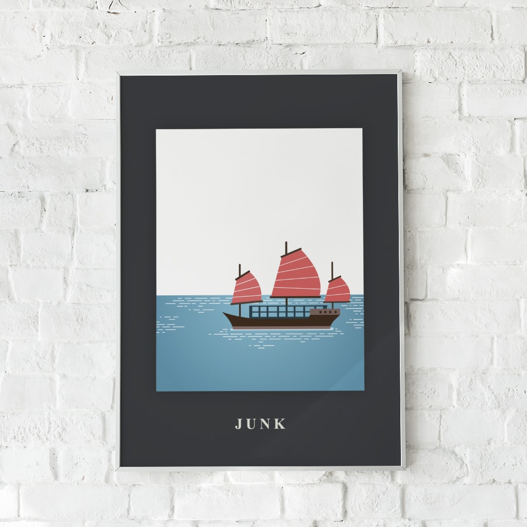 Plakat med en traditionel asiatisk junke-sejlbåd på et roligt hav.