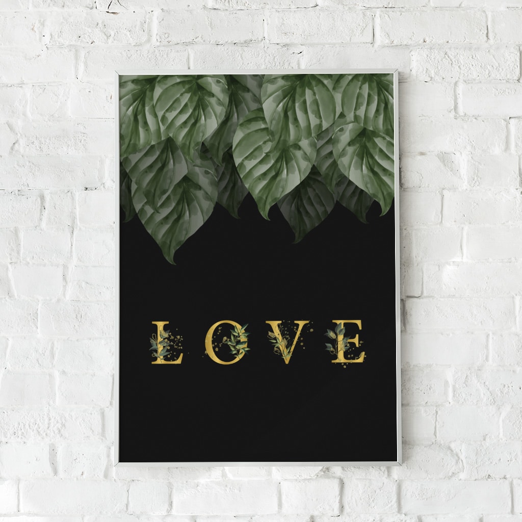 Sort plakat med grønne blade og gylden tekst “LOVE”.