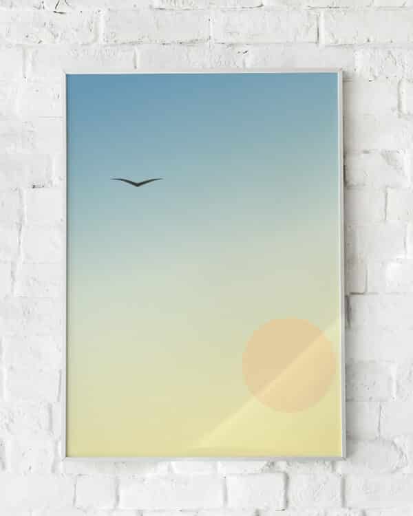 Plakat med en svævende fugl på en blå og gul himmel med en varm sol.