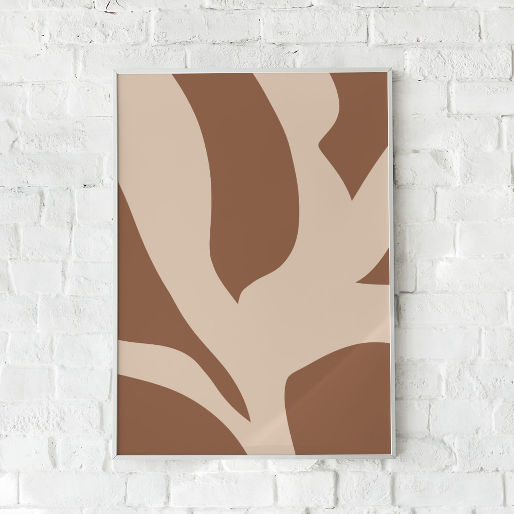 Minimalistisk plakat med organiske former i beige og brun. Skaber en naturlig og blød atmosfære.