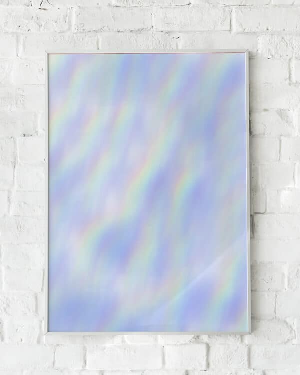Drømmende plakat med pastelnuancer og lysreflektioner.