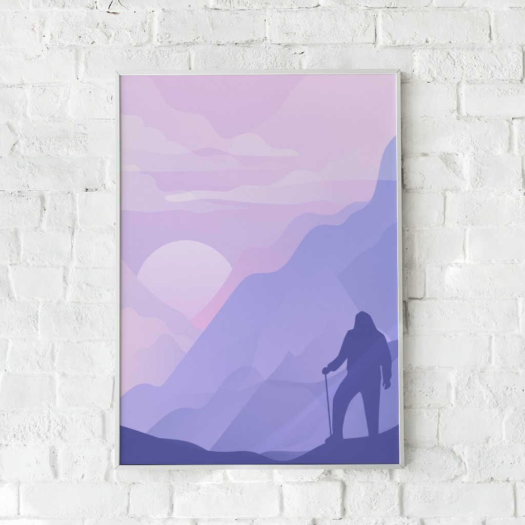 Plakat med en vandrer i et lilla og blåt bjerglandskab.