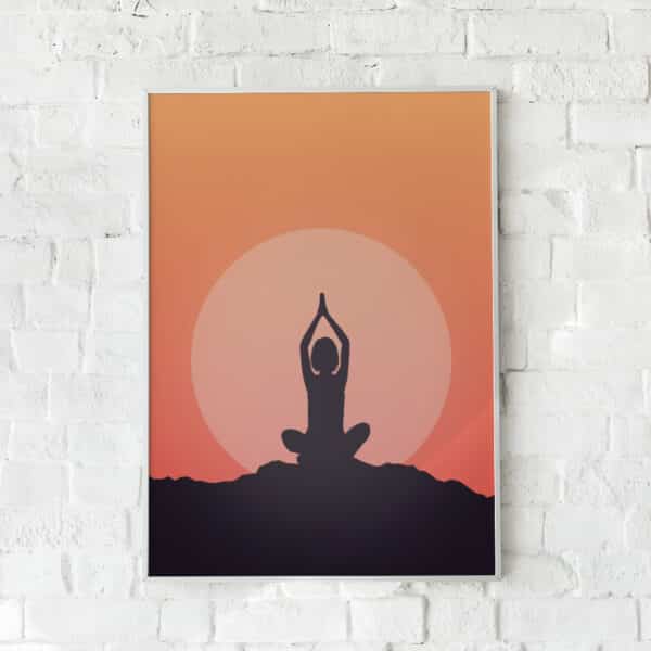 Plakat med en mediterende silhuet foran en varm solnedgang.