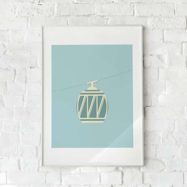 Minimalistisk plakat med en stiliseret kabelbanevogn på en blå baggrund.