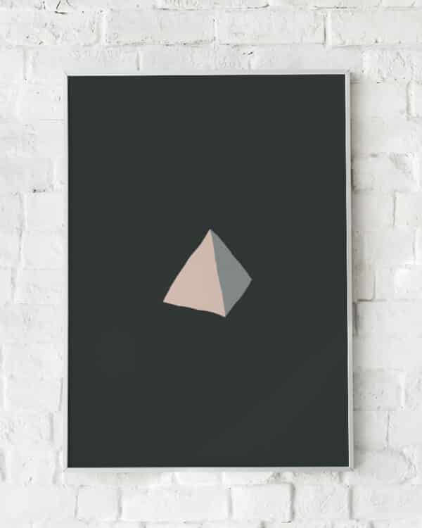 Plakat med en geometrisk monolit i beige og grå på en mørkegrøn baggrund.
