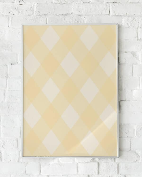 Plakat med geometrisk mønster i gule og beige nuancer.