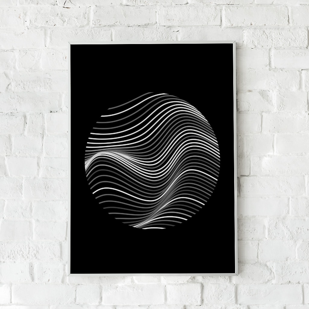 Grafisk plakat med hvide, bølgende linjer i cirkel på sort baggrund, hængende på hvid murstensvæg.